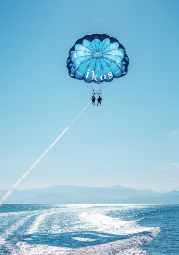 Ikos Resorts_Parasailing 03_1400x2100